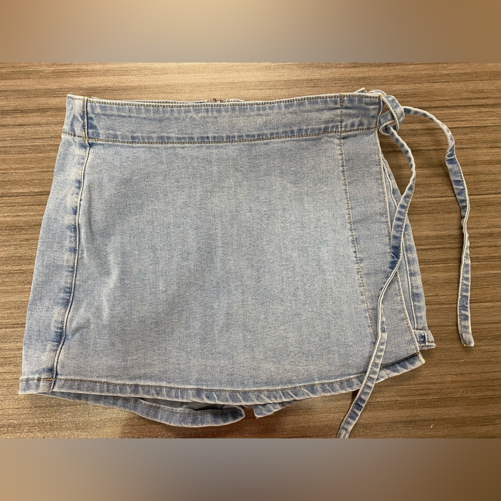 4 for $25 💙 Celebrity Pink Denim Skort Size M 💙
